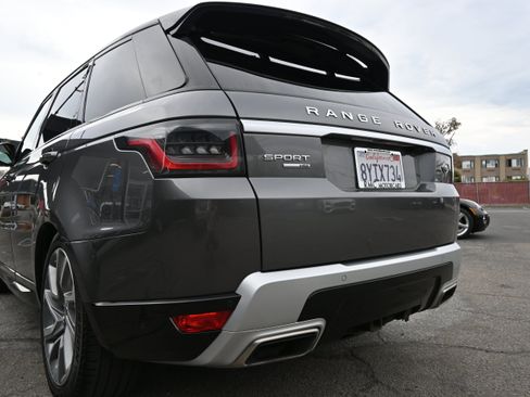 Used 2018 Land Rover Range Rover Sport HSE AWD/4WD image 35