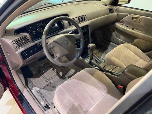 Used 1998 Toyota Camry LE image 2
