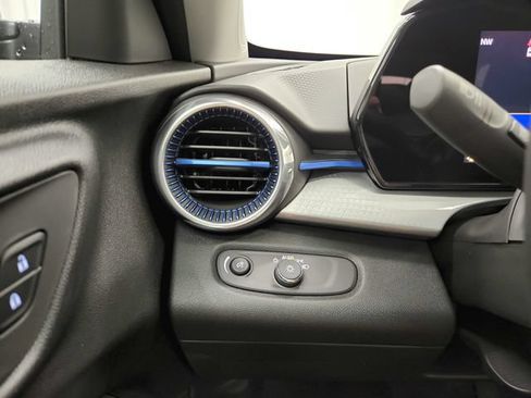 New 2026 Chevrolet Trax LT w/ LT Convenience Package FWD image 27