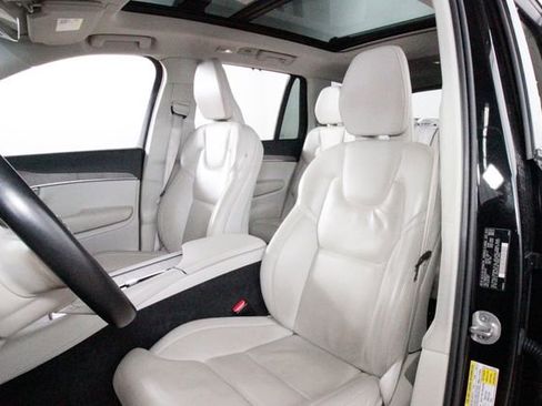 Certified 2024 Volvo XC90 T8 Ultimate w/ Protection Package Premier image 17