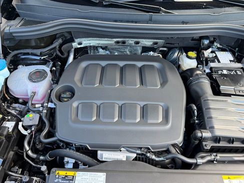 New 2026 Volkswagen Tiguan SEL R-Line AWD/4WD image 16