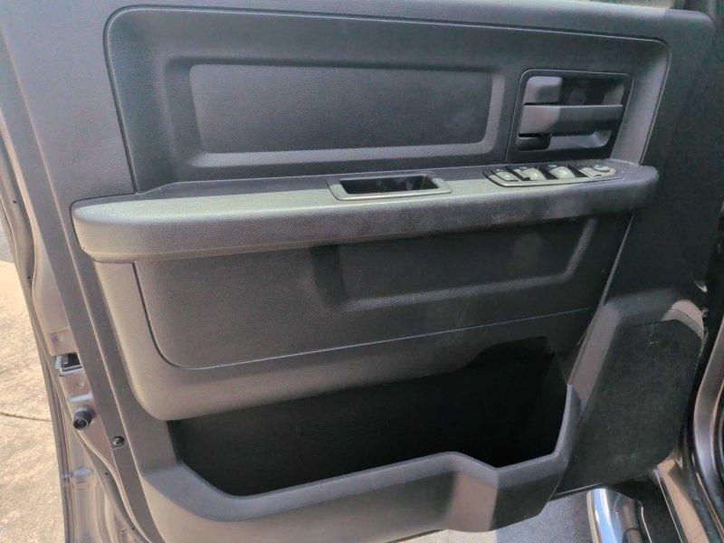 Used 2014 RAM 1500 Express RWD image 15