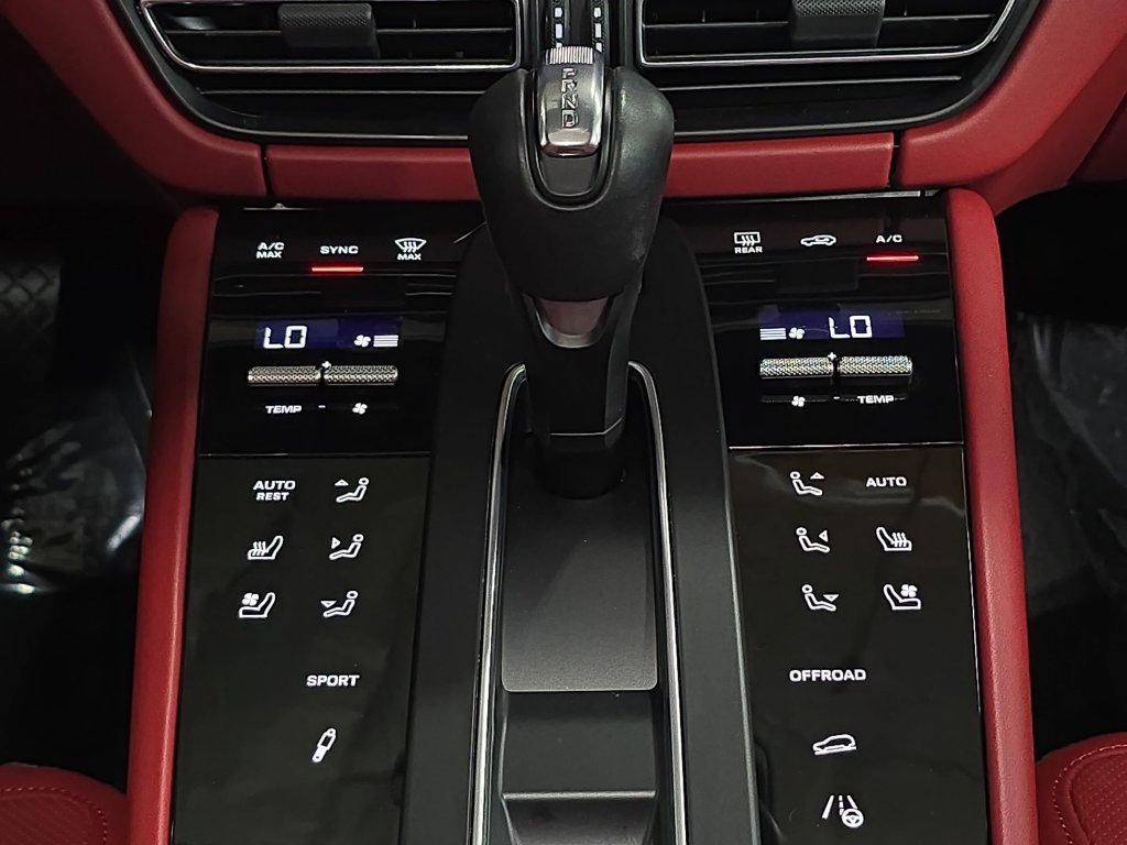 Certified 2026 Porsche Macan S AWD/4WD image 19