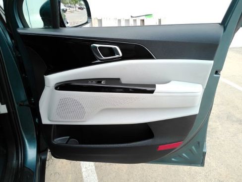 Used 2024 Kia Carnival EX FWD image 24