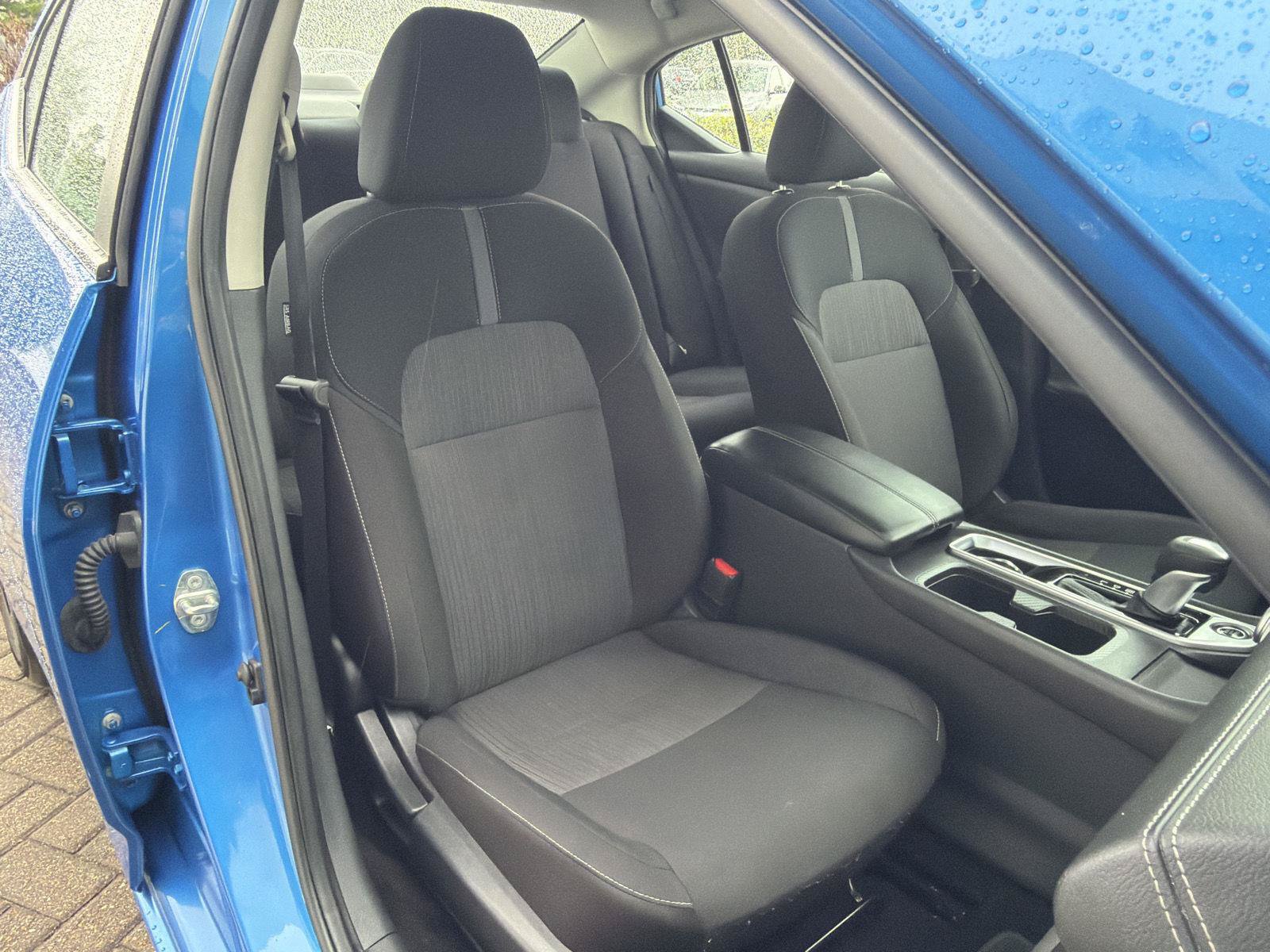 Used 2025 Nissan Sentra SV FWD image 30