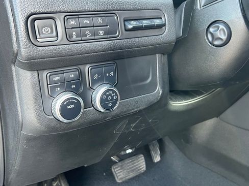 Used 2023 GMC Yukon Denali image 32