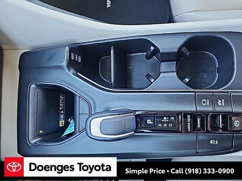 Used 2023 Toyota Crown Limited image 24