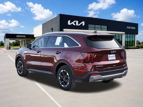 Certified 2025 Kia Sorento S w/ Panoramic Sunroof Package FWD image 7