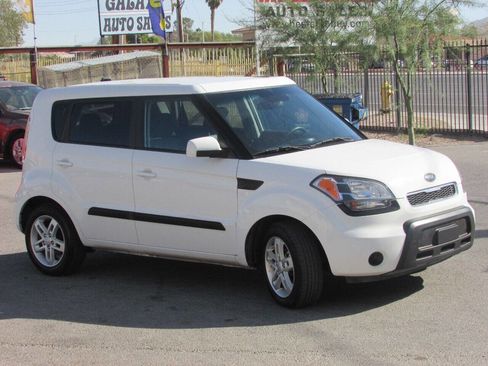 Used 2011 Kia Soul + w/ Audio Pkg image 1