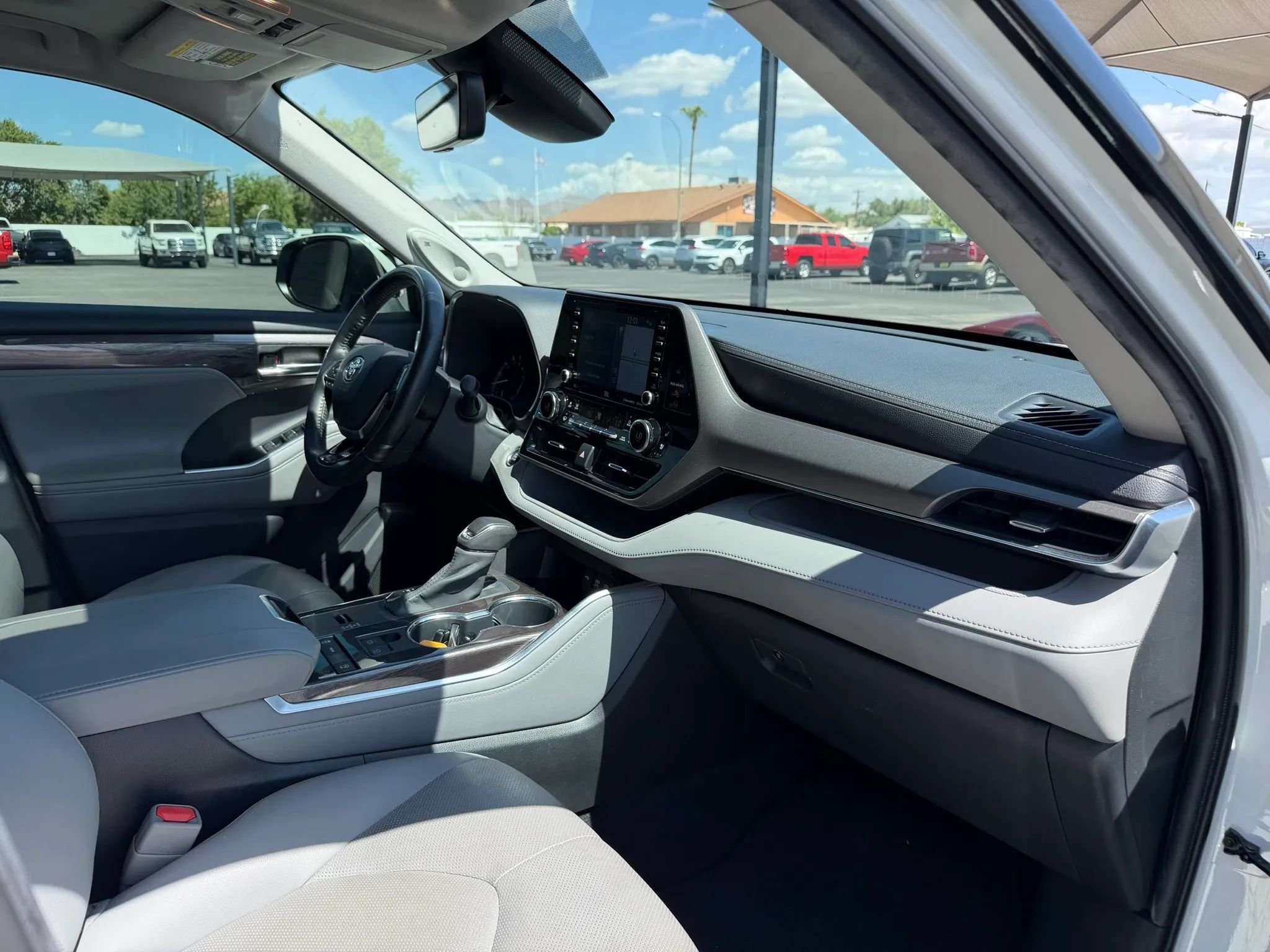 Used 2020 Toyota Highlander Limited FWD image 33