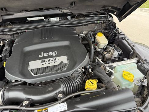 Used 2013 Jeep Wrangler Unlimited Sahara w/ Dual Top Group AWD/4WD image 37