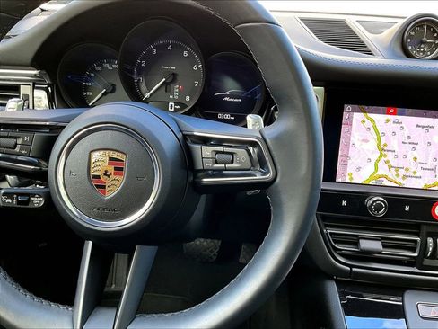 Used 2025 Porsche Macan image 24