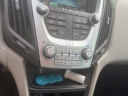 Used 2017 Chevrolet Equinox LT w/ Convenience Package image 9