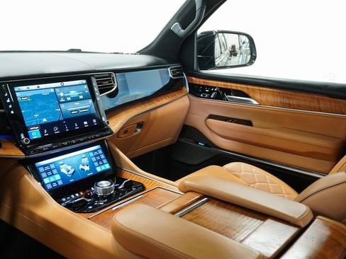 Used 2024 Jeep Grand Wagoneer Series III image 19