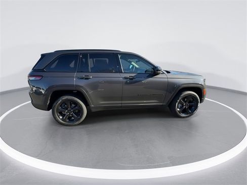 New 2025 Jeep Grand Cherokee Limited image 9