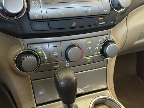 Used 2010 Toyota Highlander 2WD image 19