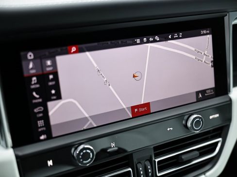 New 2026 Porsche Macan image 40