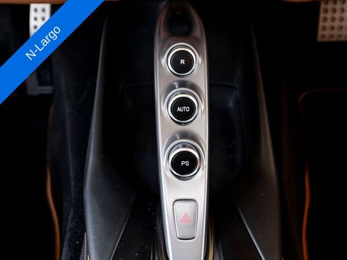 Used 2020 Ferrari 812 Superfast RWD image 33