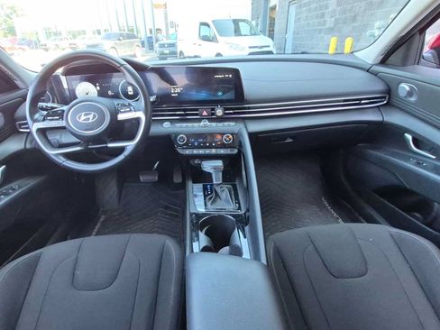 Used 2024 Hyundai Elantra SEL w/ Convenience Package FWD image 15