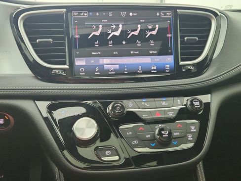 New 2026 Chrysler Pacifica Limited image 27