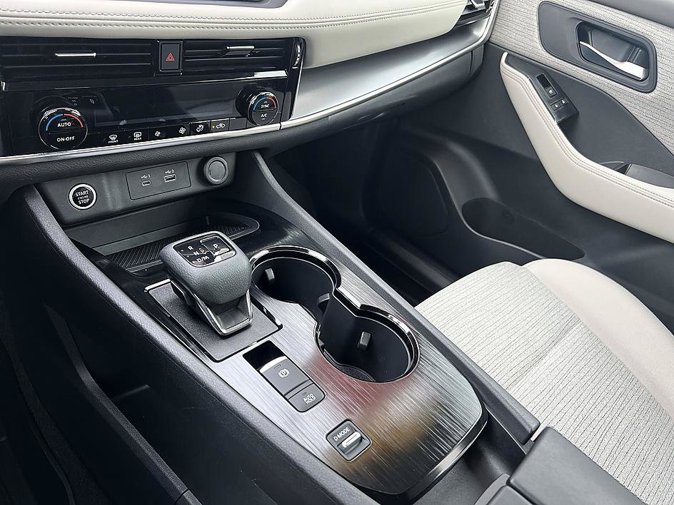 Certified 2022 Nissan Rogue SV FWD image 26