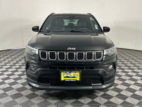 Used 2024 Jeep Compass Latitude image 11