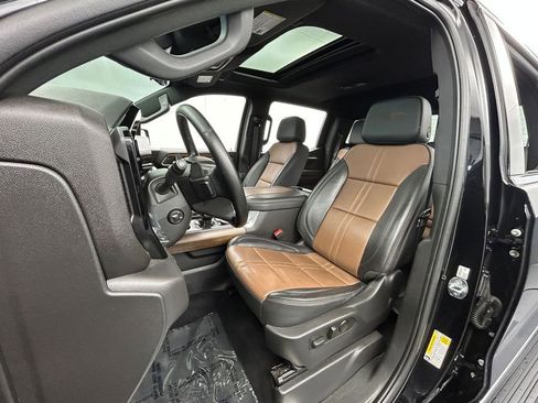 Used 2023 Chevrolet Silverado 1500 High Country w/ High Country Premium Package AWD/4WD image 10