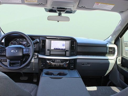 Used 2025 Ford F250 XLT image 15