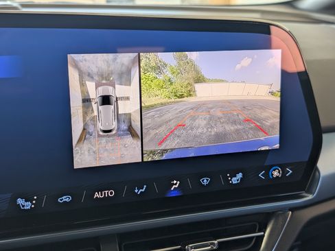 Used 2024 Chevrolet Equinox EV LT w/ LPO, Blackout Package image 25