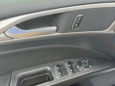 Used 2020 Ford Fusion SE AWD/4WD image 20