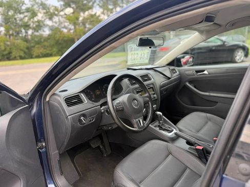 Used 2011 Volkswagen Jetta SE FWD image 9