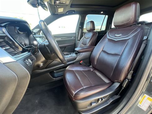 Used 2022 Cadillac XT6 Premium Luxury image 17