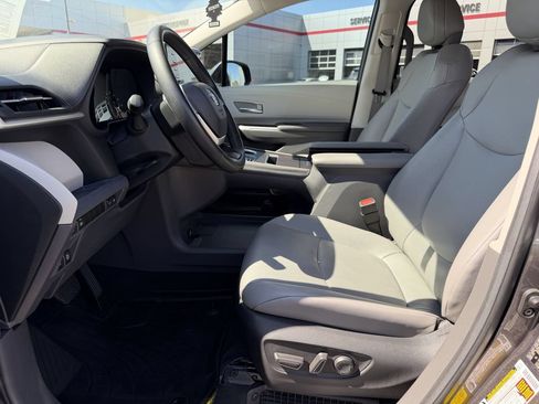 Certified 2024 Toyota Sienna XLE w/ XLE Plus Package FWD image 6