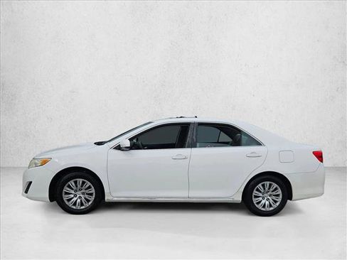 Used 2014 Toyota Camry LE image 3