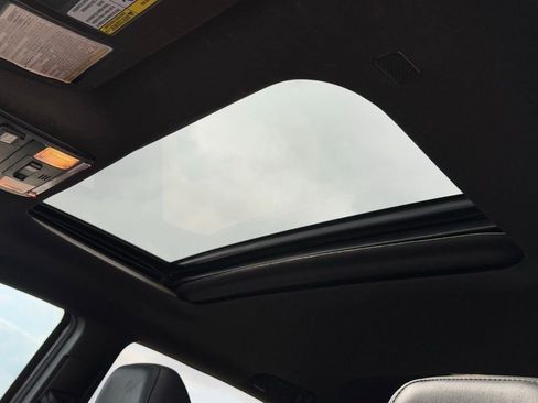 Used 2020 Toyota Tacoma Limited image 9