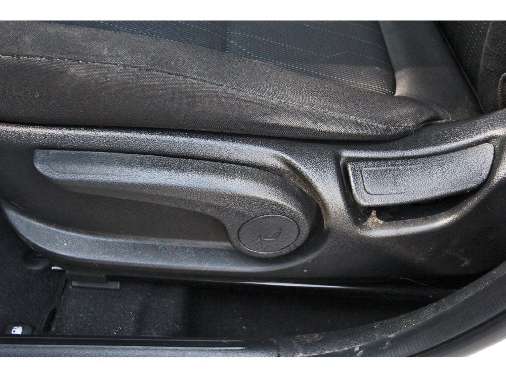 Used 2021 Hyundai Venue SE FWD image 32