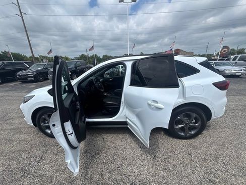 Used 2023 Ford Escape ST-Line w/ Equipment Group 301A FWD image 4