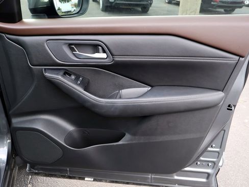 Used 2023 Nissan Rogue SV w/ SV Premium B Package FWD image 19