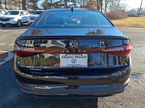 Certified 2025 Volkswagen Jetta Sport image 4