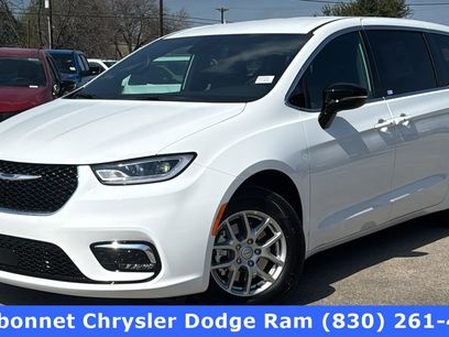 New 2026 Chrysler Pacifica Select