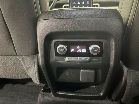 Used 2025 GMC Acadia Elevation image 24