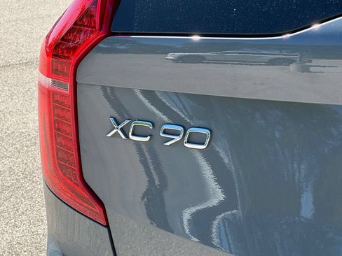 Used 2023 Volvo XC90 B5 Core w/ Protection Package Premier AWD/4WD image 12