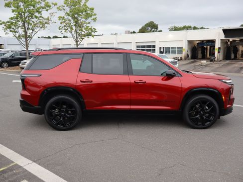 Used 2024 Chevrolet Traverse RS FWD image 11