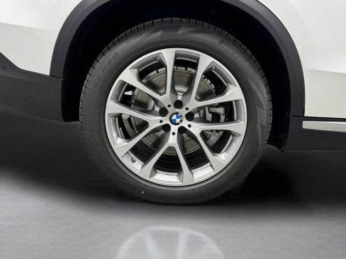 New 2026 BMW X5 xDrive50e w/ Executive Package image 9
