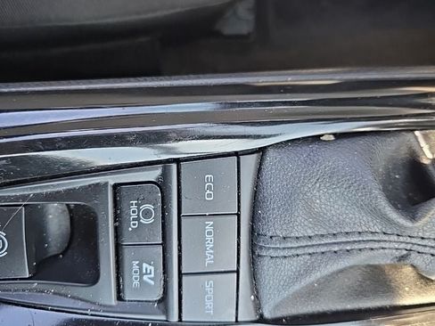 Used 2025 Toyota Camry LE FWD image 5