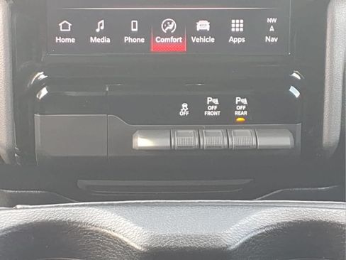 Used 2025 RAM 1500 Laramie AWD/4WD image 26