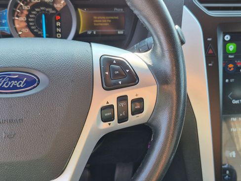 Used 2015 Ford Explorer XLT w/ Equipment Group 202B AWD/4WD image 18