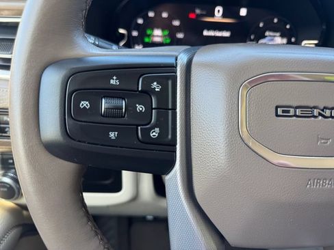 Used 2022 GMC Yukon Denali AWD/4WD image 15