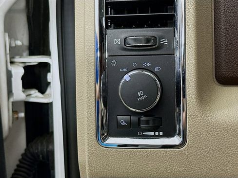 Used 2017 RAM 1500 Laramie RWD image 12