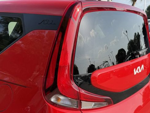 Used 2022 Kia Soul S FWD image 11